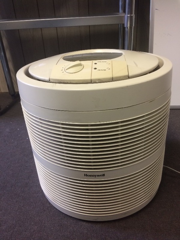 lot 29 image: HONEYWELL HEPA AIR CLEANER