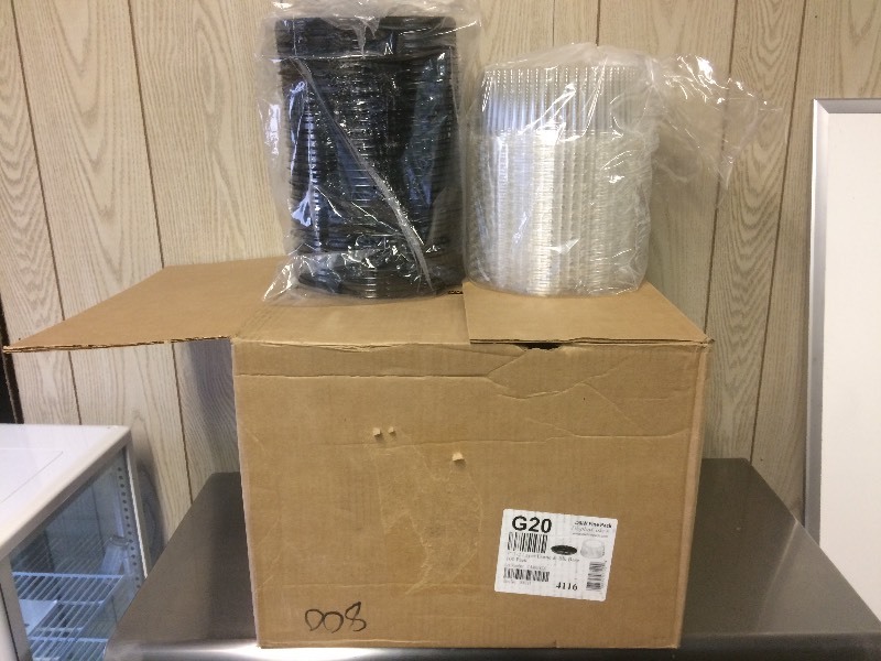 lot 23 image: 100 DISPOSABLE CAKE HOLDERS