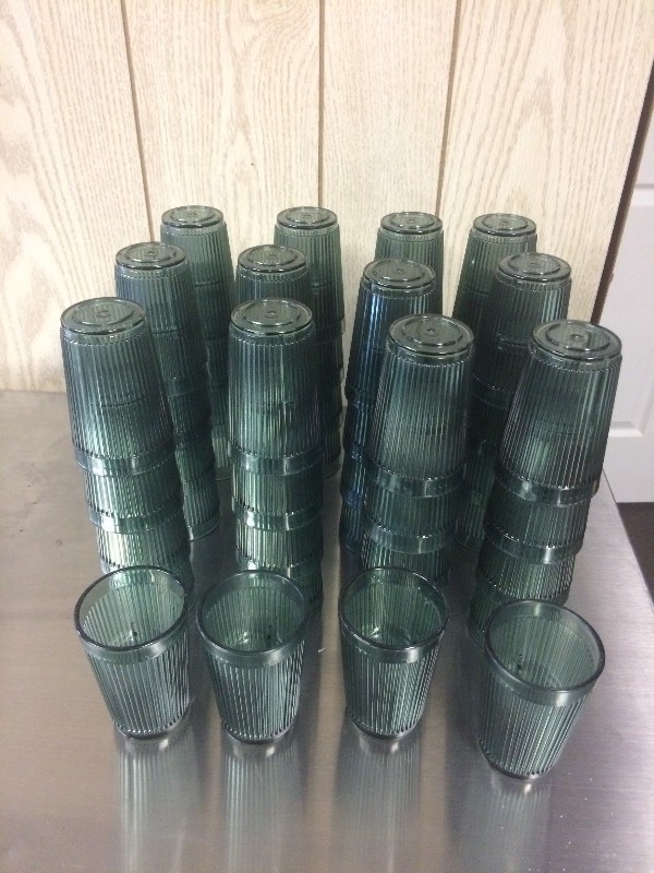 lot 30 image: 52 PLASTIC JUICE GLASSES