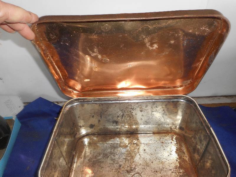 ANTIQUE METAL BREAD BOX