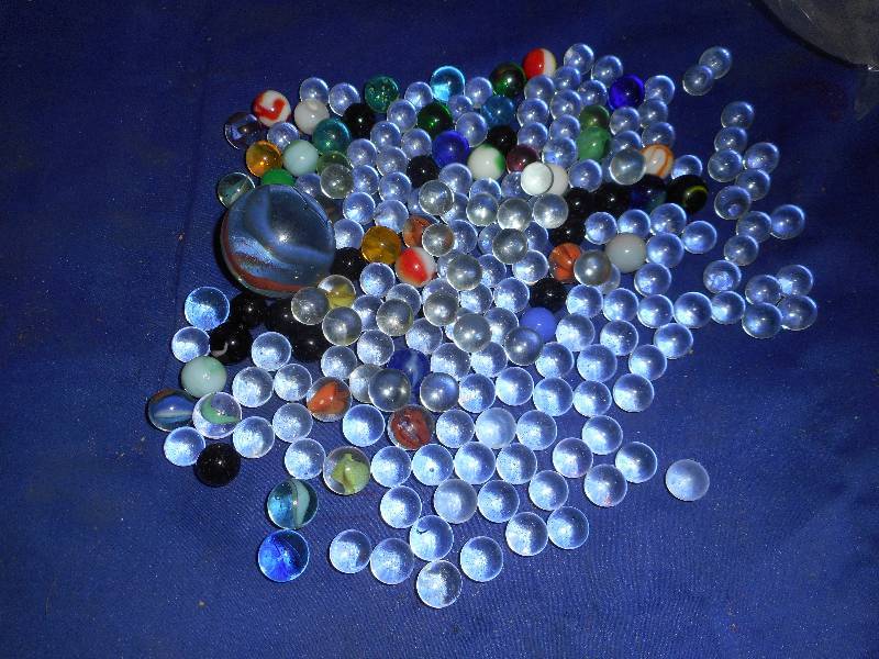 lot 36 image: COLLECTIBLE MARBLES