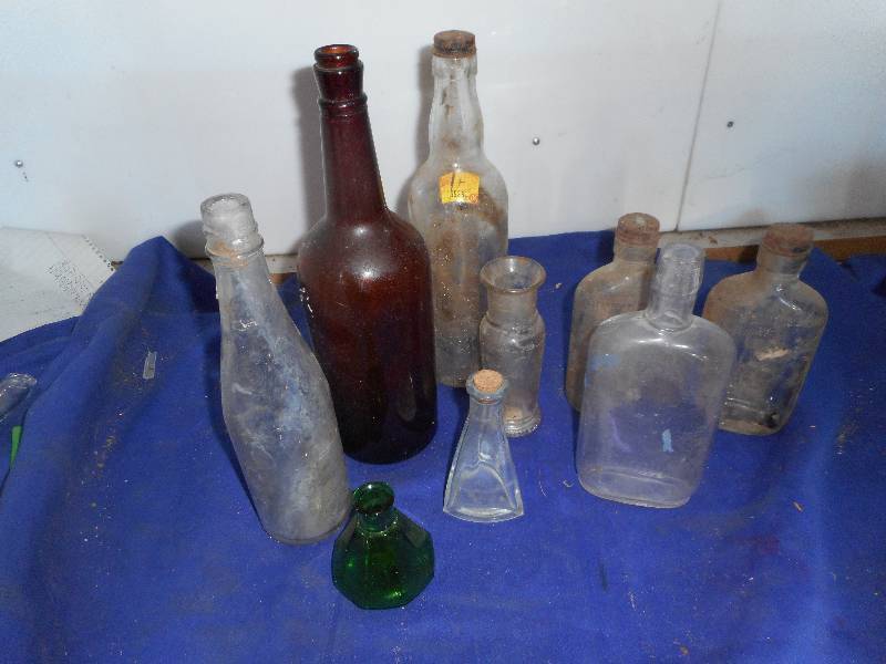 lot 66 image: COLLECTIBLE BOTTLES