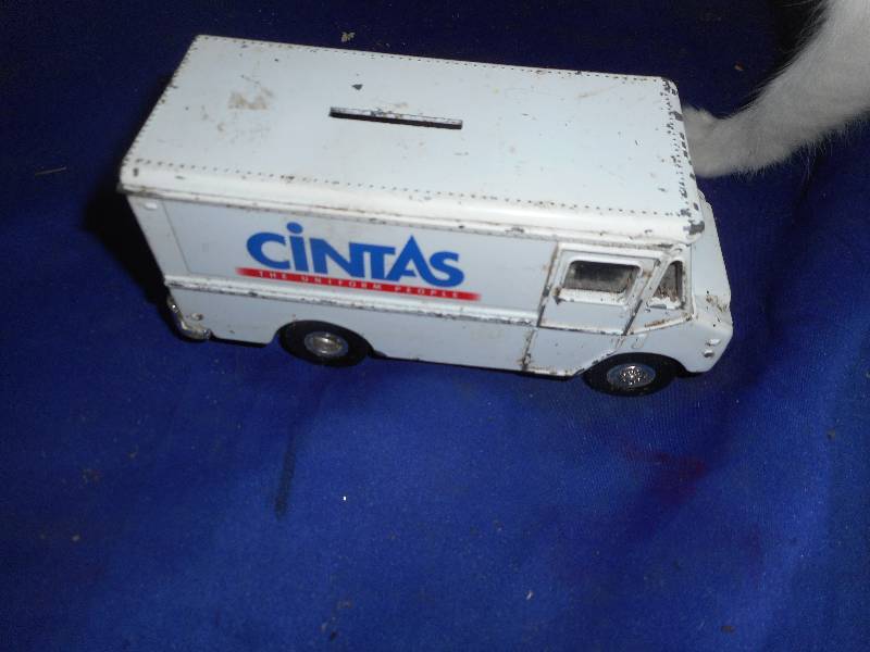 COLLECTIBLE METAL CINTAS COIN BANK