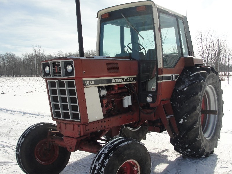 1086 International Tractor
