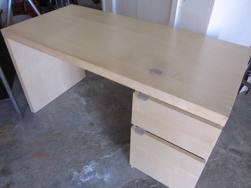 2 Desks