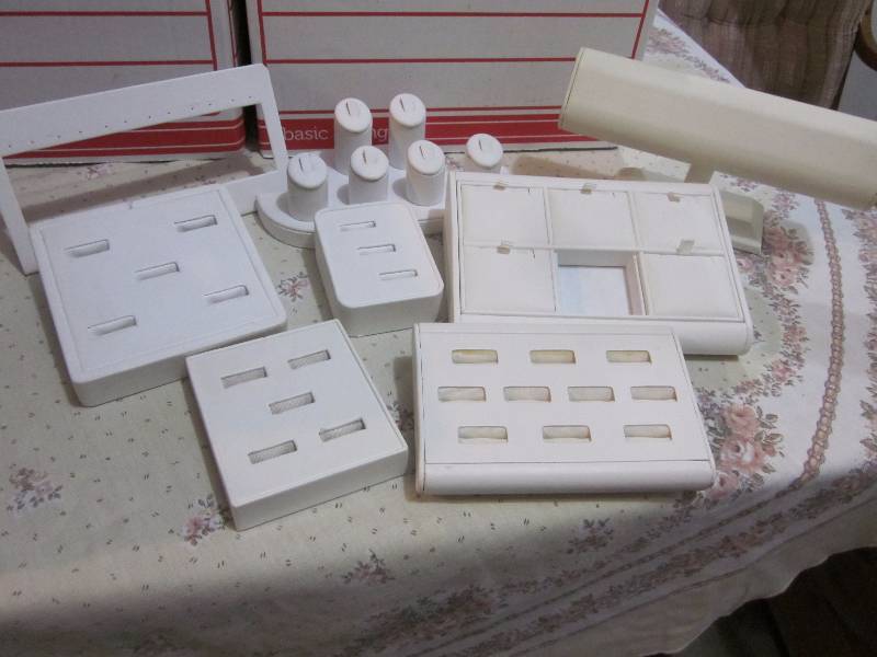 5 Boxes of Jewelry Display Forms