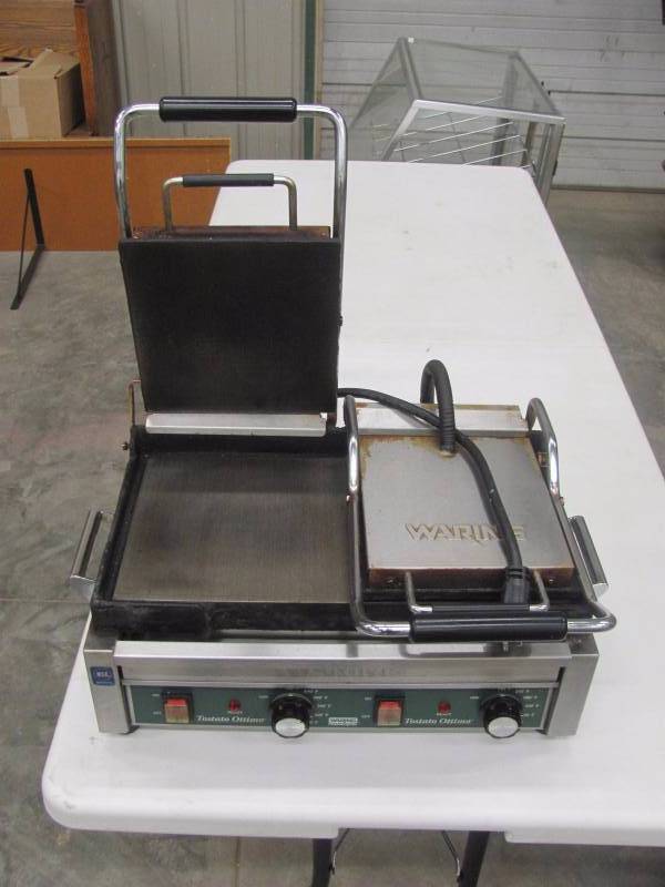 lot 14 image: Waring WFG300 Tostato Ottimo Smooth Top & Bottom Dual Panini Sandwich Grill