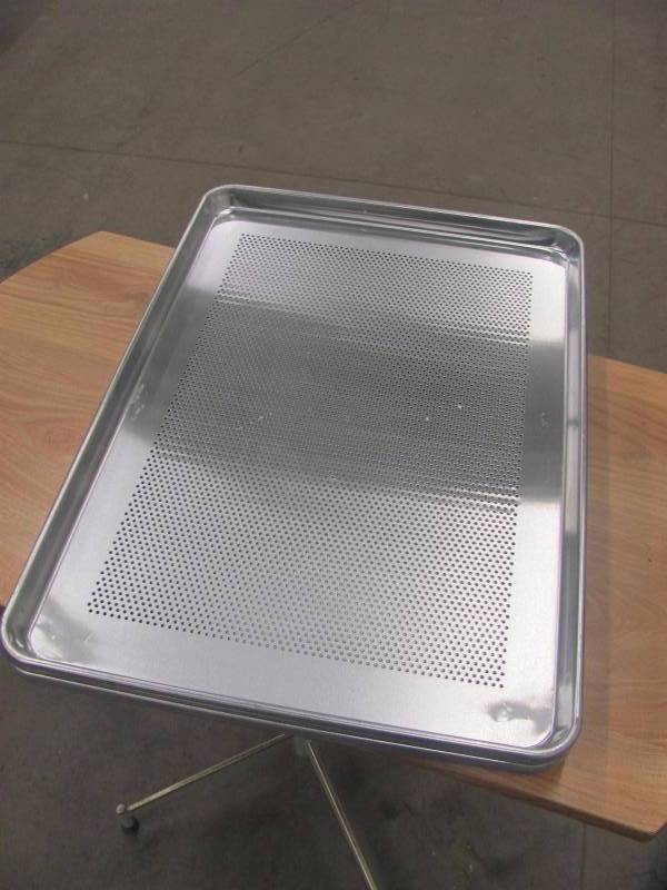 lot 46 image: Lot of 4 Air Bake Pans