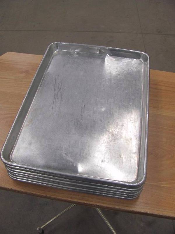 lot 47 image: Lot of 8 Baking Pans