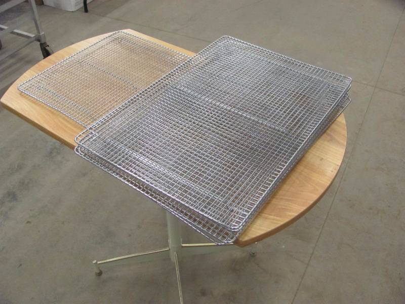 lot 48 image: Lot of 4 Baking Cooling Racks