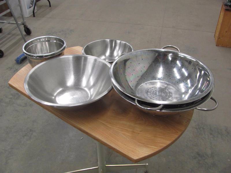 lot 51 image: Lot of 8 Stainless Steel Mixing Bowls and Strainers