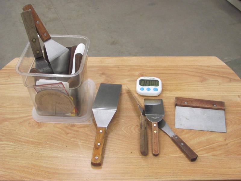 lot 57 image: Kitchen Utensil Lot