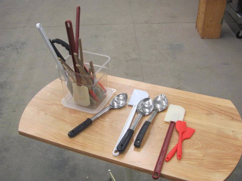 lot 58 image: Kitchen Utensil Lot