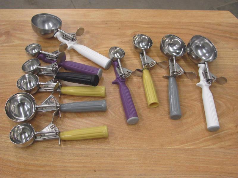 lot 62 image: Lot of 10 Stainless Steel Kitchen Scoop Dishers