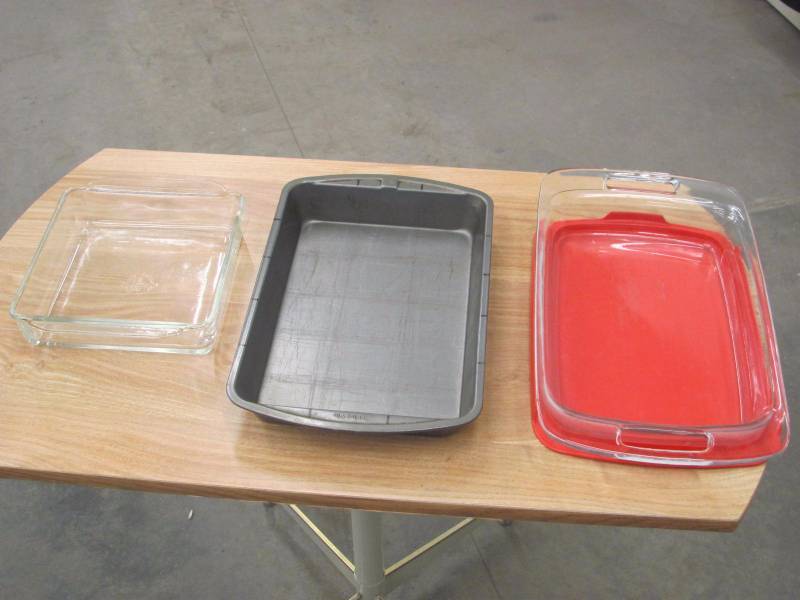 lot 66 image: Bakeware Lot