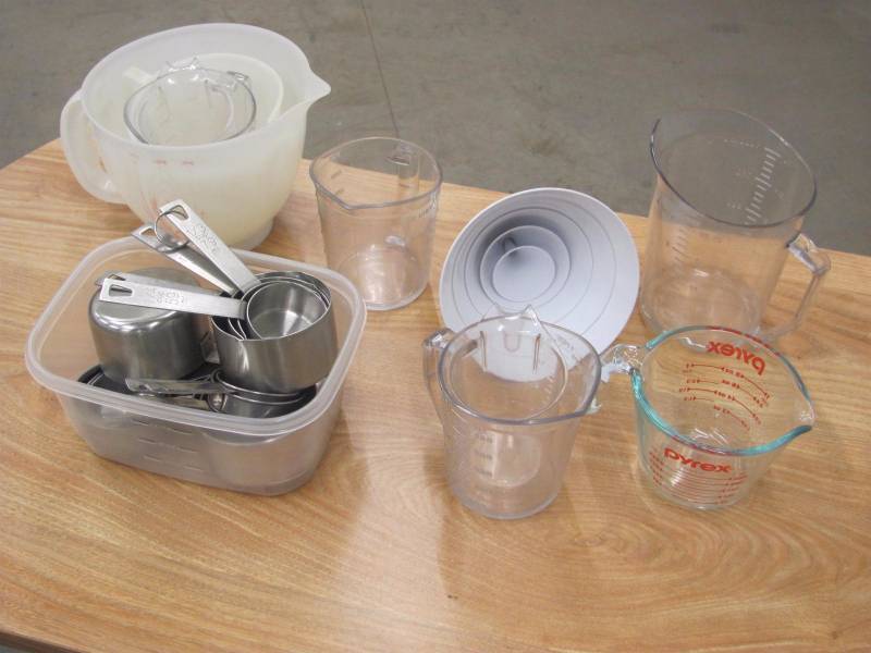 lot 68 image: Kitchen Measuring Utensils Lot