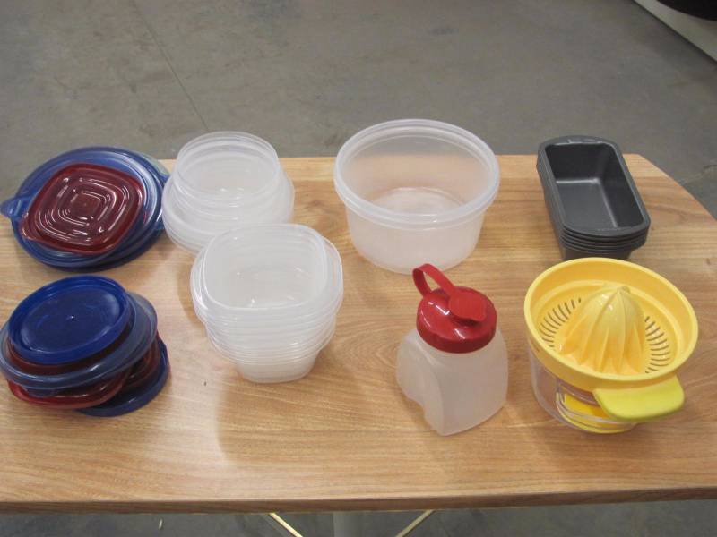 lot 69 image: Food Container Lot