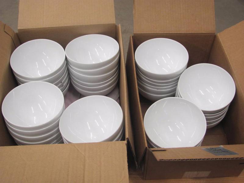 lot 80 image: Lot of 40 Ceramic Salad Bowls