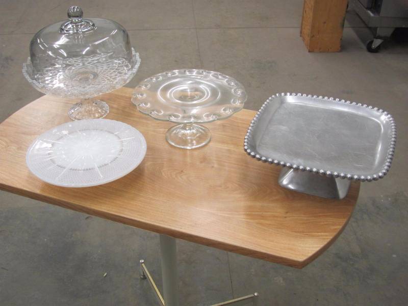 lot 83 image: Lot of 4 Cake Plates