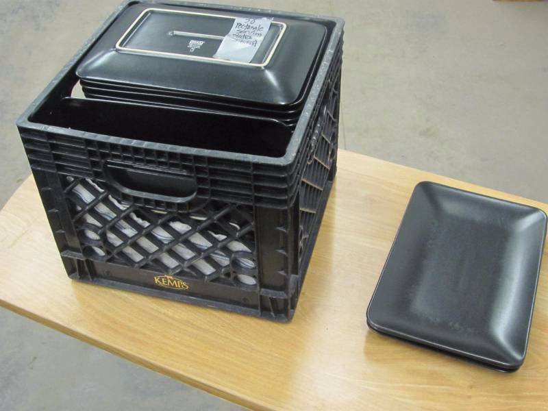 lot 86 image: Lot of 38 IKEA Rectangular Serving Plates