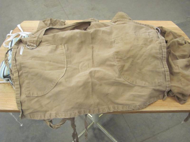 lot 87 image: Lot of Barista Server Aprons
