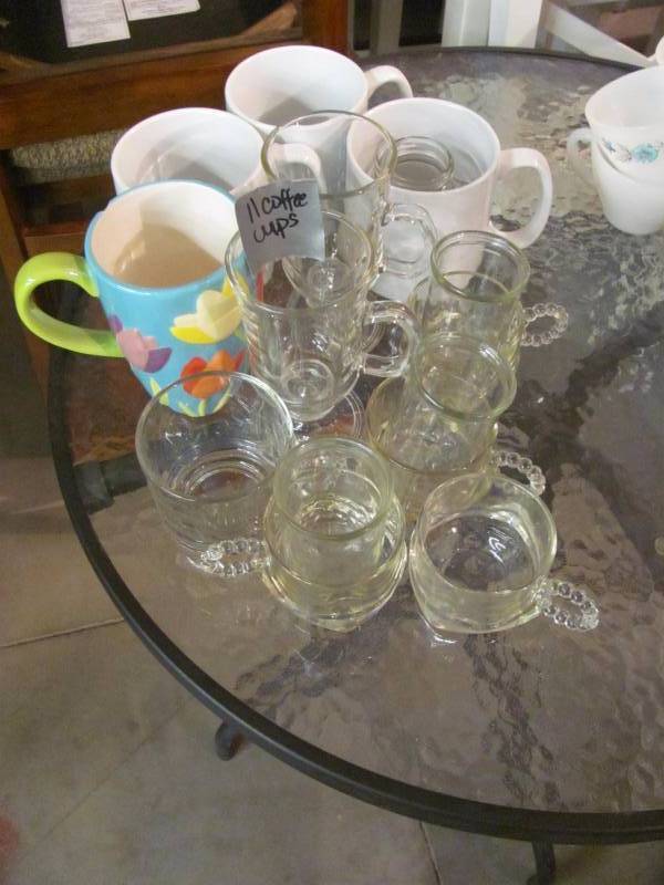lot 96 image: Lot of 11 Decorative Cups