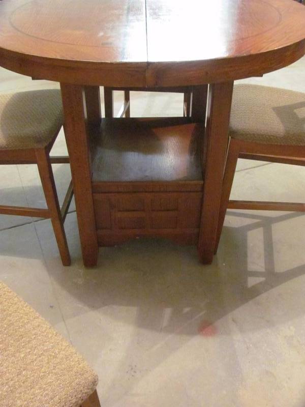 lot 107 image: 5 Piece Ashley Furniture Hardwood Dining Set