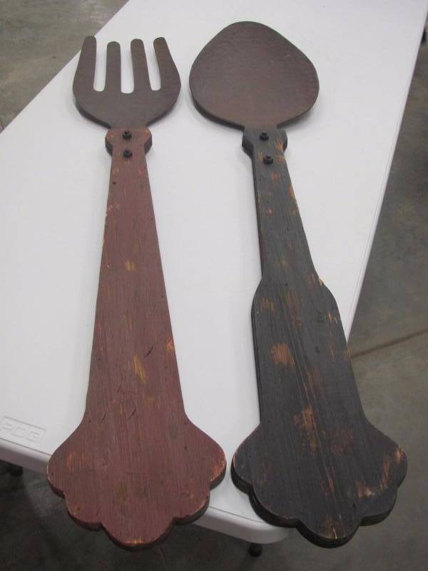 lot 142 image: Fork & Spoon Wall Hanging Art