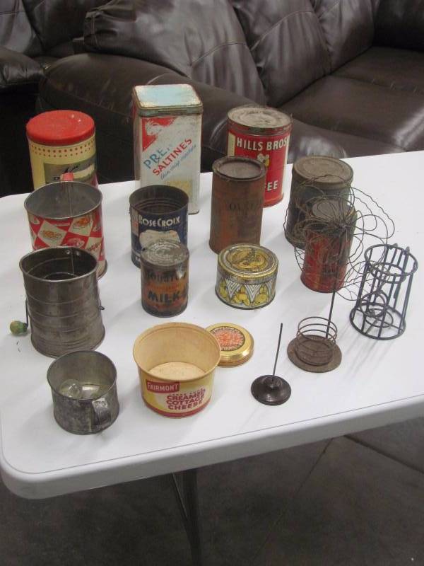 lot 158 image: Lot of Vintage Decorative Cans