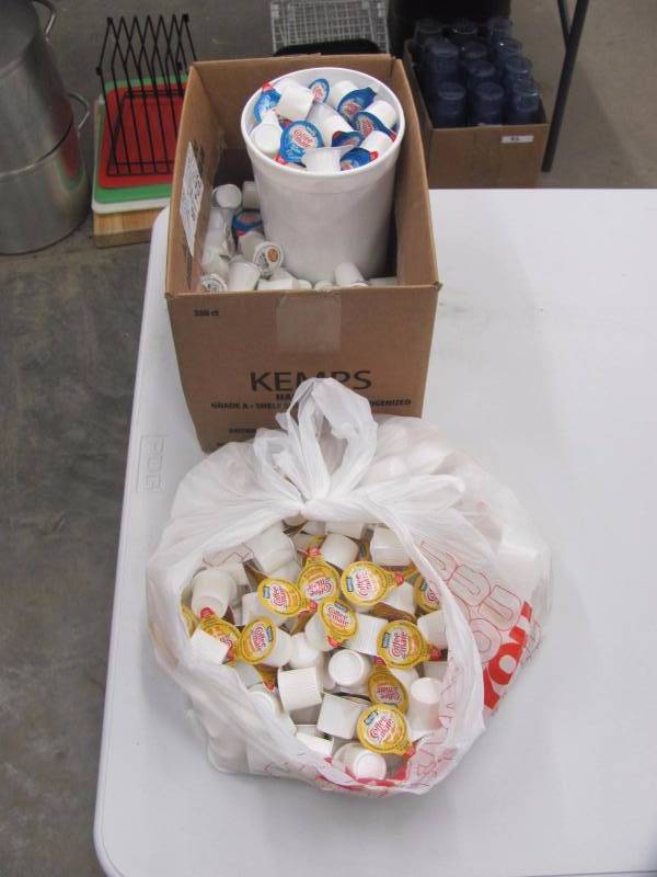 lot 171 image: Lot of Coffee Creamers