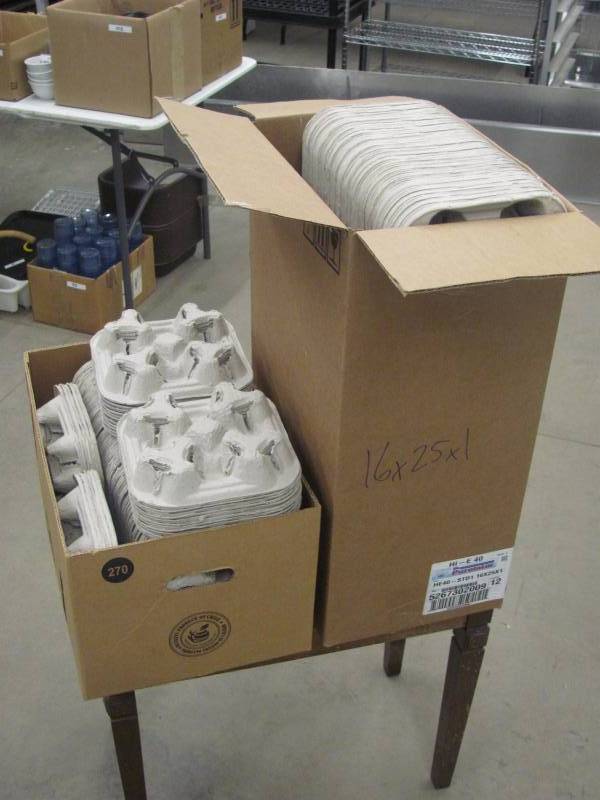 lot 194 image: Approx. 250 To-Go Cupholder Carry Trays