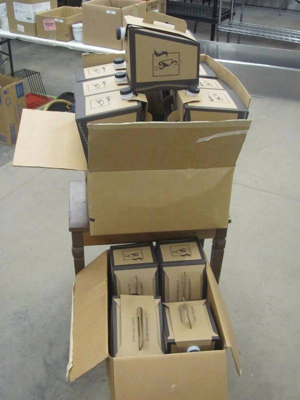 lot 195 image: 21 To-Go Coffee Containers with Sealible Spouts