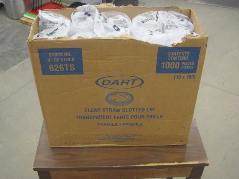 lot 196 image: 1000 Count Clear Straw Slotted Beverage Cup Lids