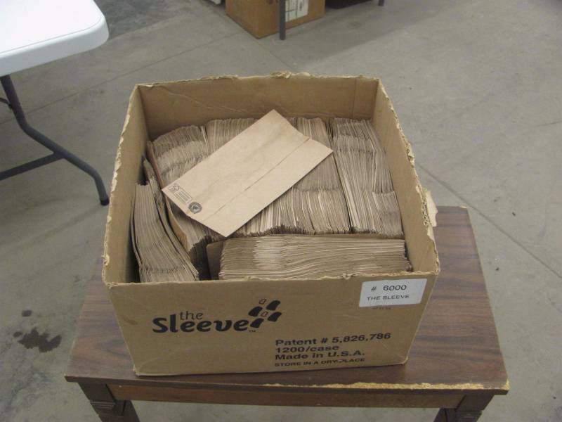 lot 199 image: Box of To-Go Bags