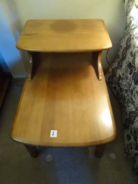lot 2 image: Vintage wood end table. 19 x 28 x 2...