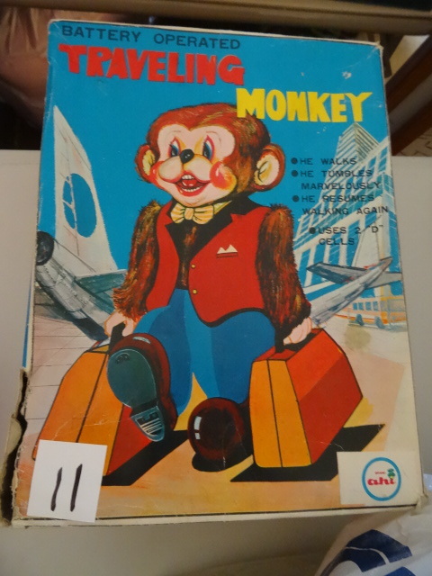 lot 11 image: Vintage battery operated traveling ...