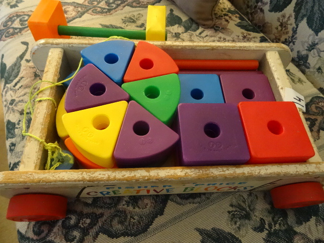 lot 14 image: Fisher Price creative blocks. ...