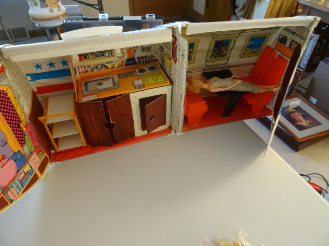 lot 19 image: Barbie friendship airplane with acc...