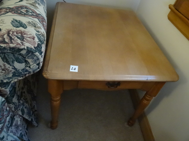 lot 20 image: Vintage wood end table. One drawer....