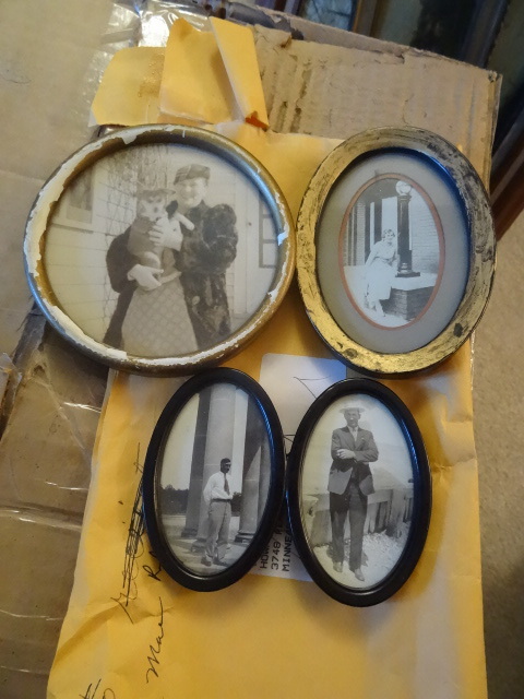 lot 24 image: 3 Vintage picture frames. Includes ...