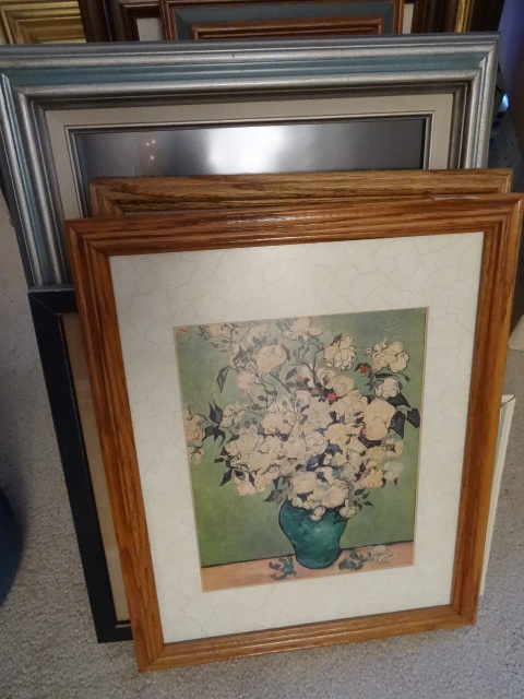 lot 26 image: Misc vintage prints and frames. Qty...