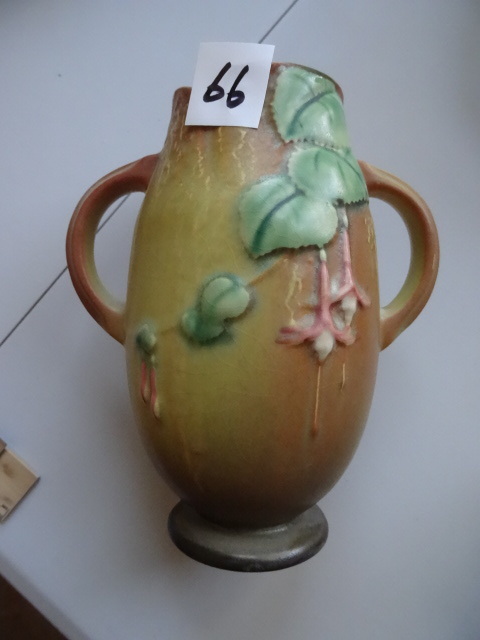 lot 66 image: Roseville pottery Fushia tan 1939...