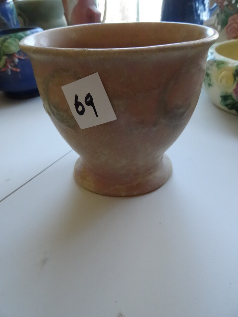 lot 69 image: Roseville pottery. Cremora, Pink. 1...