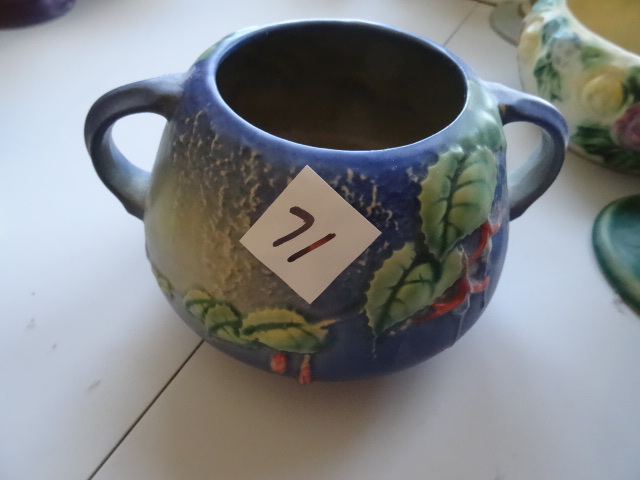 lot 71 image: Roseville pottery, Fushia Blue. 193...