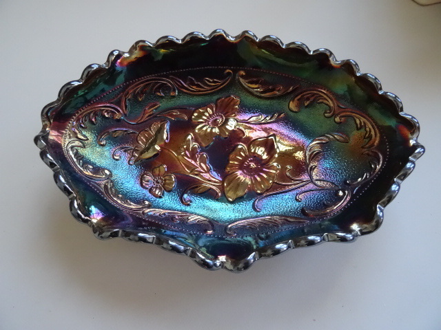 lot 86 image: Fenton oval dish. Blue. 8...