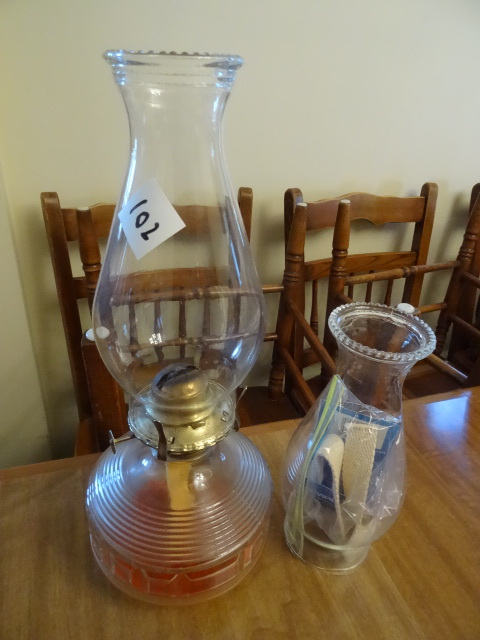 lot 102 image: Vintage 1970s kerosene oil lamp....