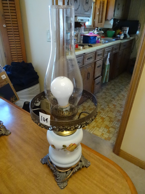lot 109 image: Vintage table lamp. Missing shade. ...