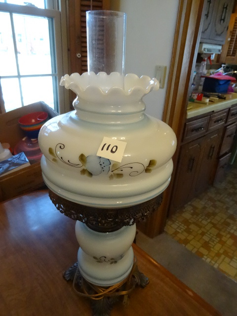 lot 110 image: Vintage table lamp. 20 tall. Compl...