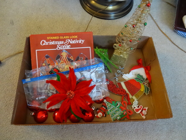 lot 114 image: Misc Christmas Dcor....