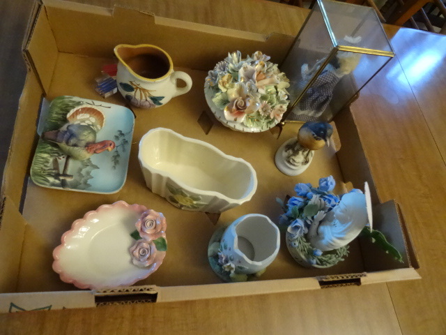 lot 115 image: Misc items. 2 Lefton figurines. Egg...